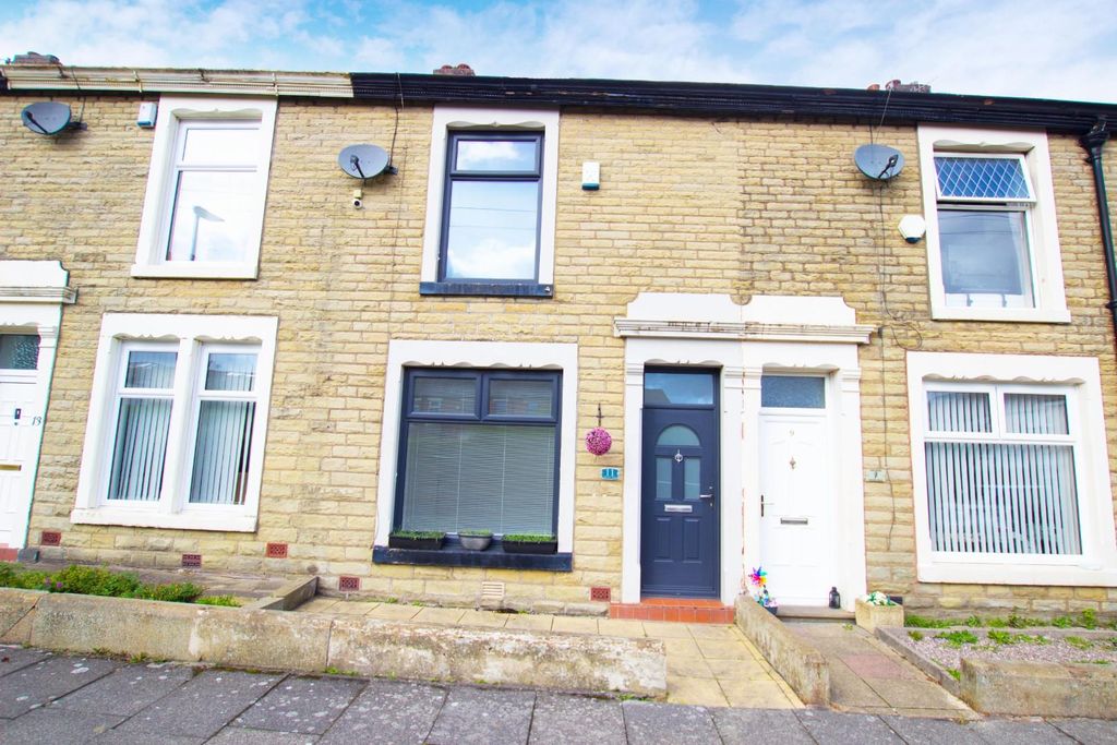 Property photo 1 of 11