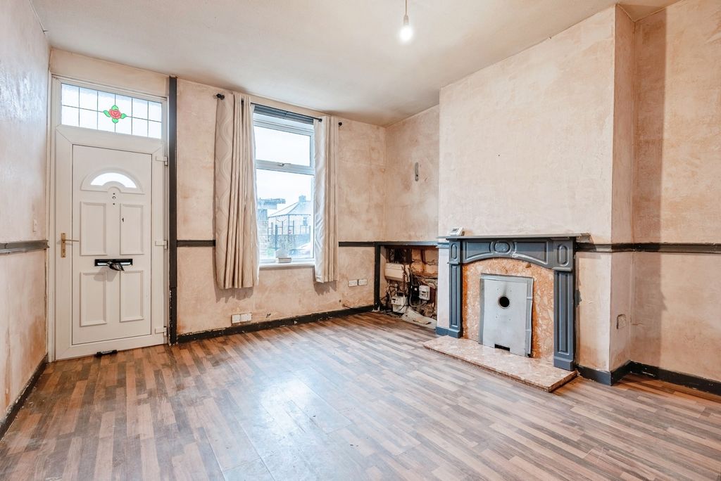 Property photo 2 of 11 Pbox-Img.Jpg