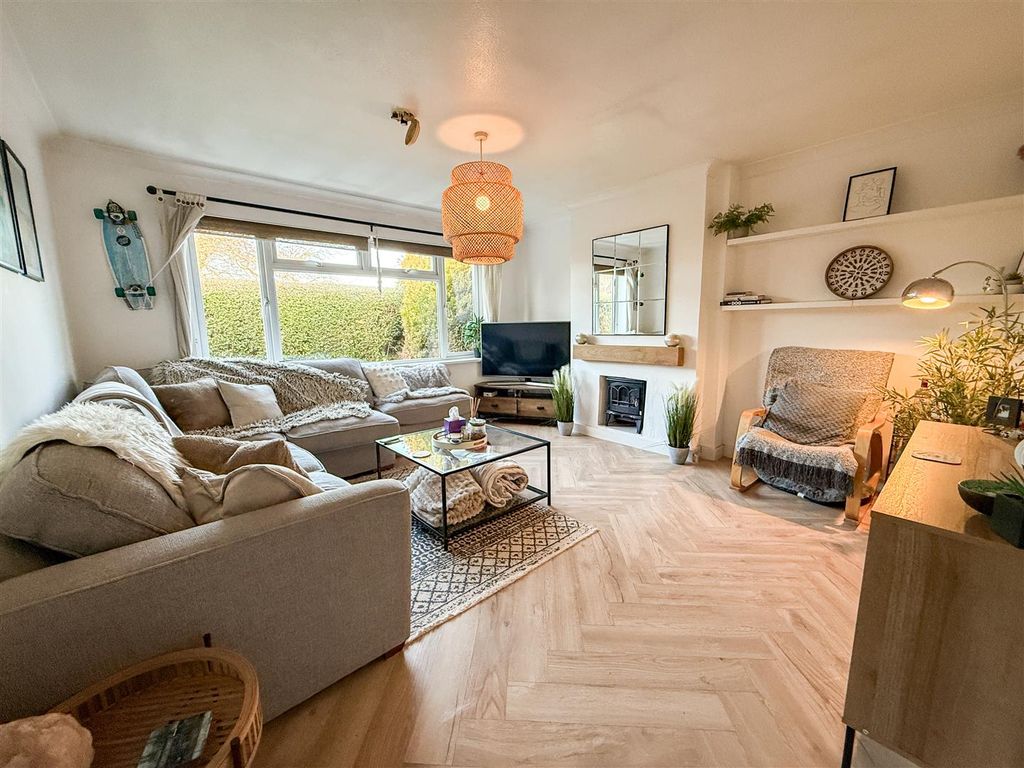 Property photo 2 of 17 Lounge