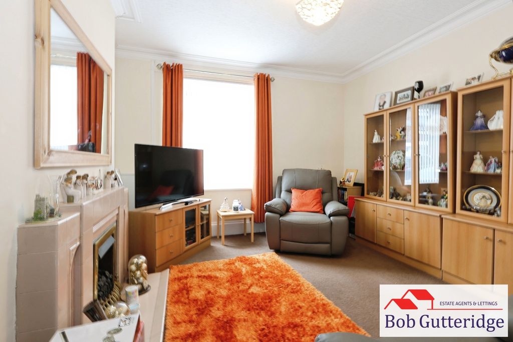 Property photo 3 of 23 Sitting Room