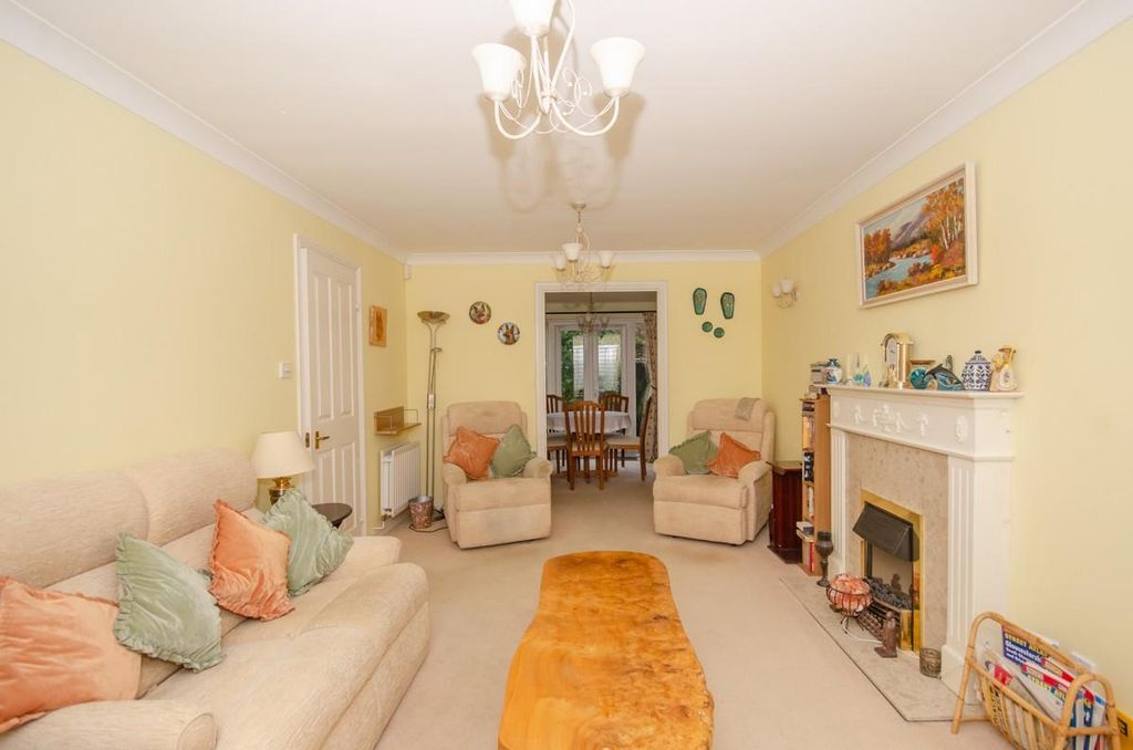 Property photo 3 of 20 Lounge Pic 3.Jpg