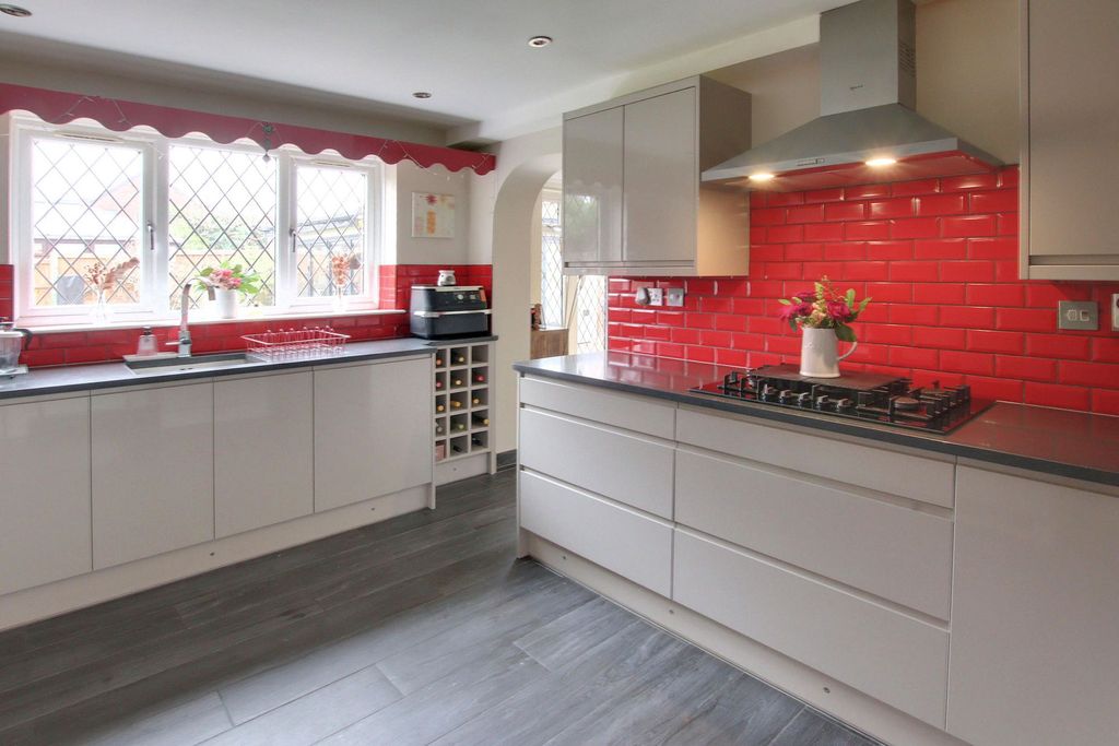 Property photo 3 of 19