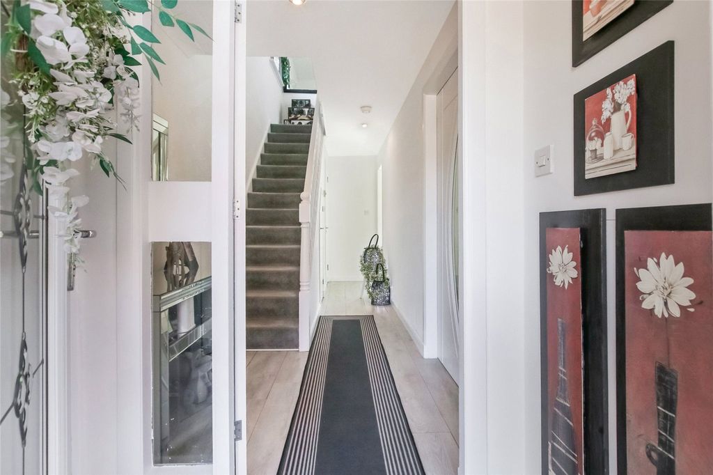 Property photo 2 of 28 Entrance Porch