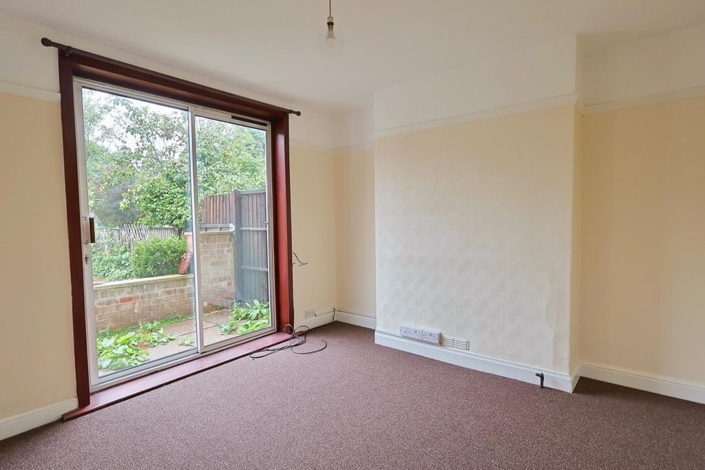 Property photo 3 of 10 Dining Room