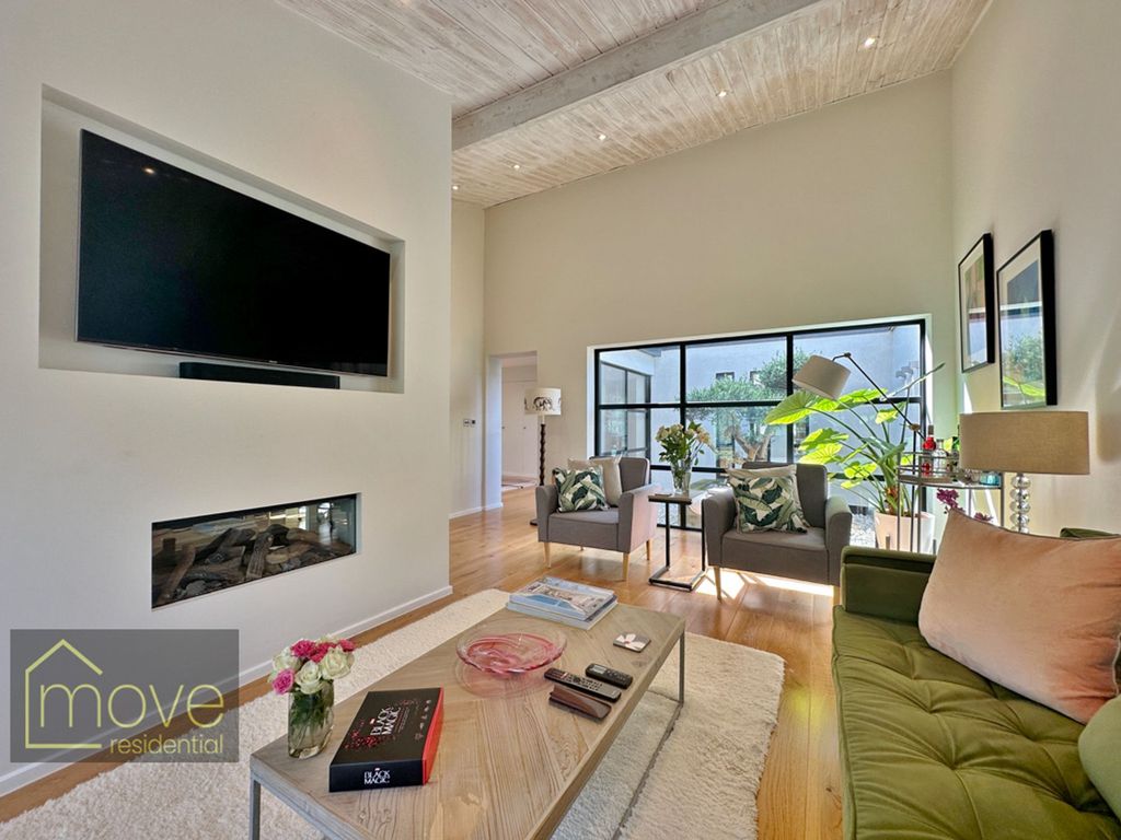 Property photo 3 of 33 Photo 9