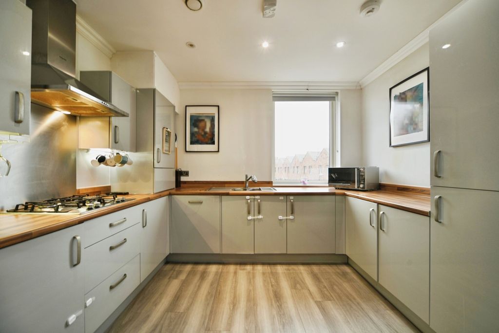 Property photo 3 of 31 Pbox-Img.Jpg