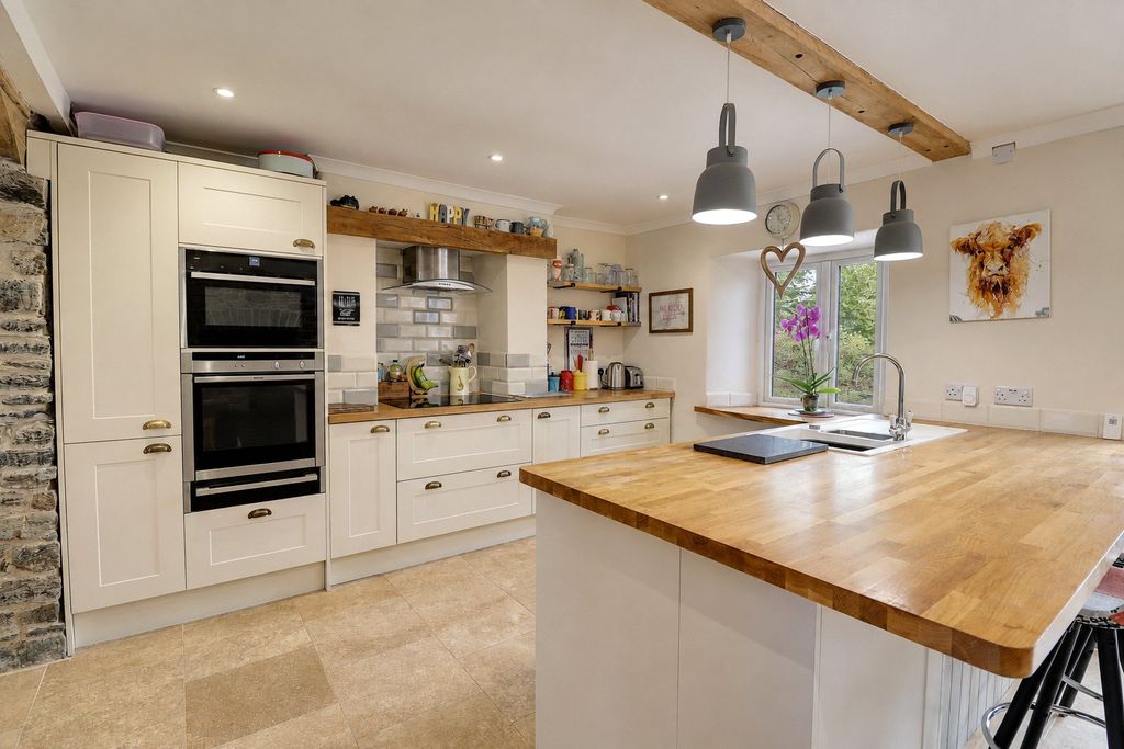 Property photo 2 of 24 Picture No. 02
