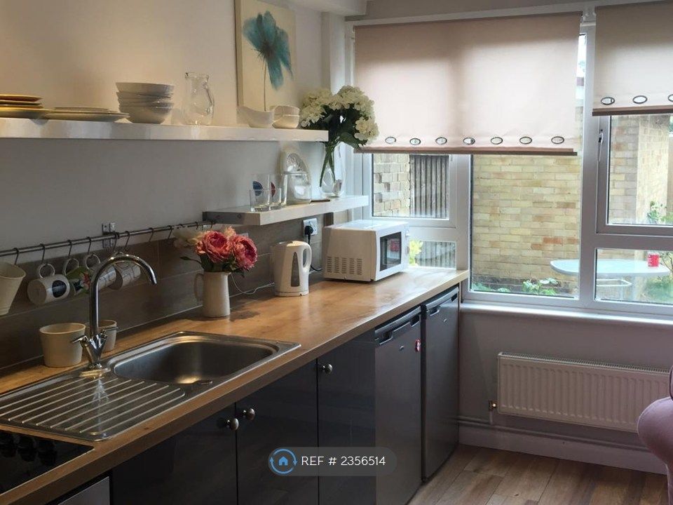 Property photo 3 of 17 Kitchen