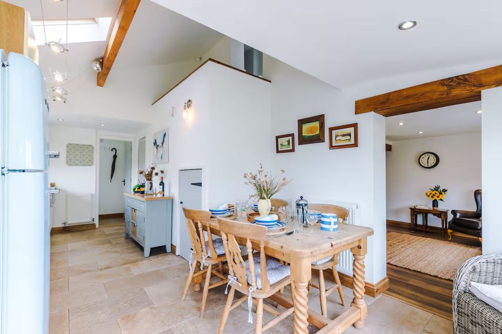 Property photo 3 of 28