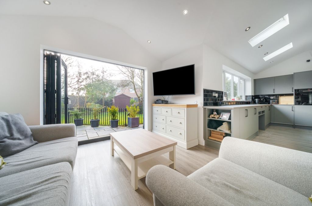 Property photo 3 of 26 1237230 (2)
