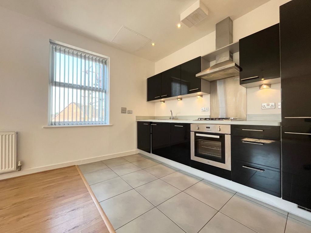 Property photo 2 of 18 Picture No. 30