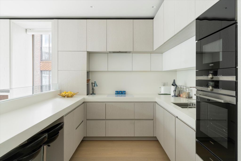 Property photo 3 of 32 Image