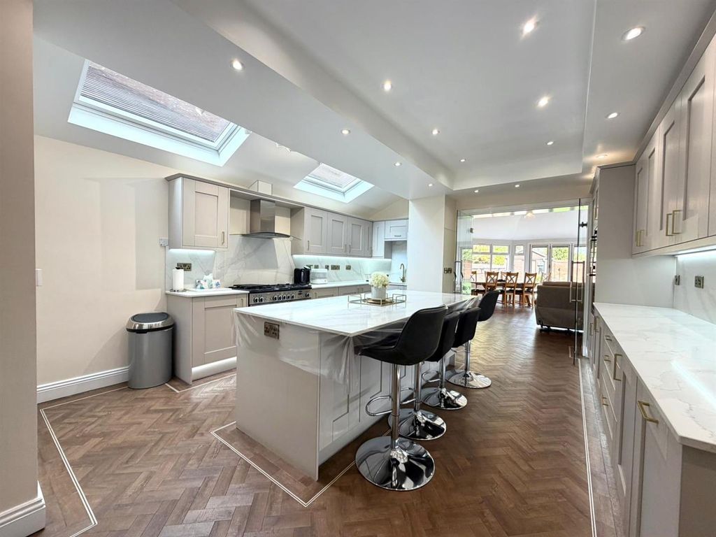 Property photo 3 of 20 25.Jpeg