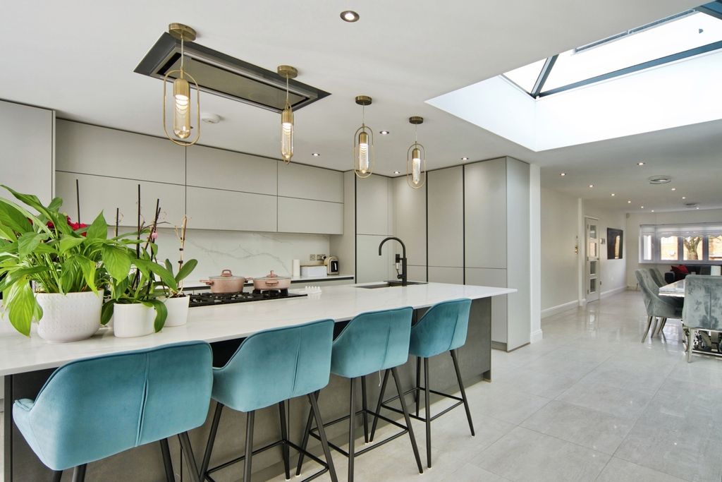 Property photo 3 of 20 Pbox-Img.Jpg