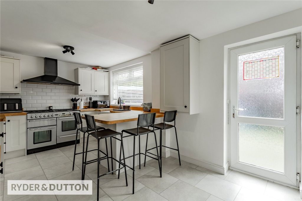 Property photo 3 of 23 Kitchen