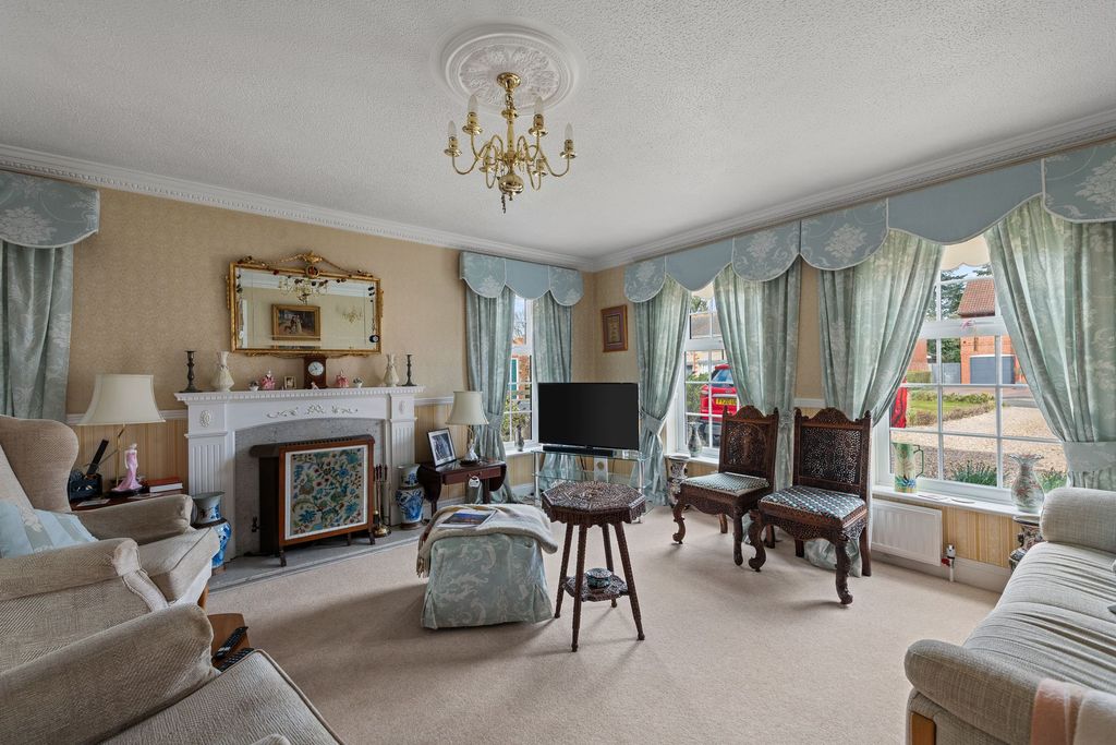 Property photo 2 of 32