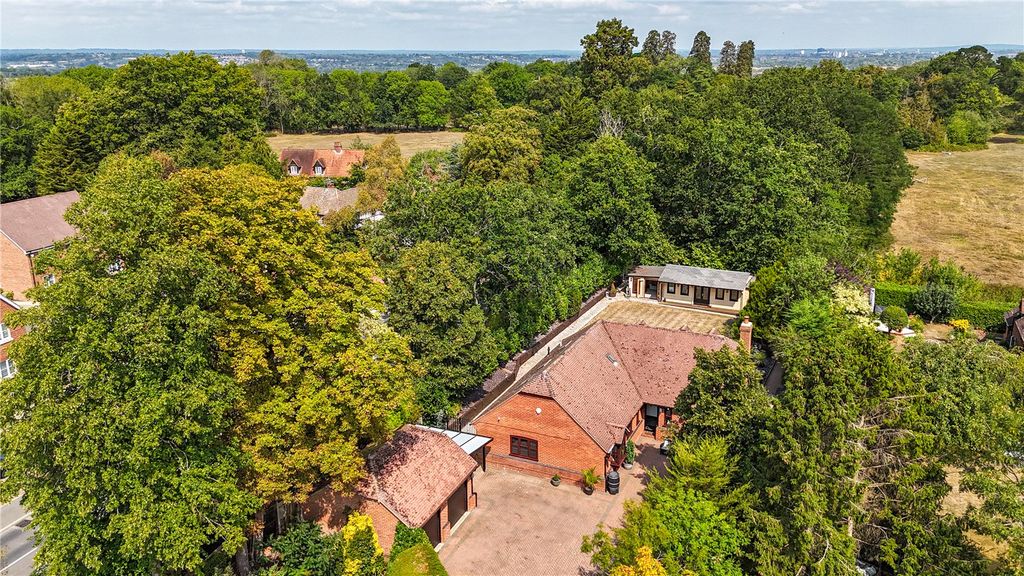 Property photo 1 of 28 Picture No. 33