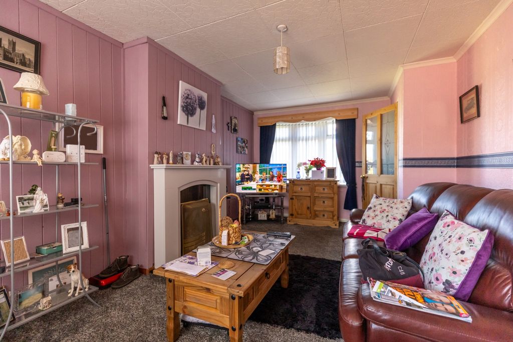 Property photo 2 of 14 Overdale01
