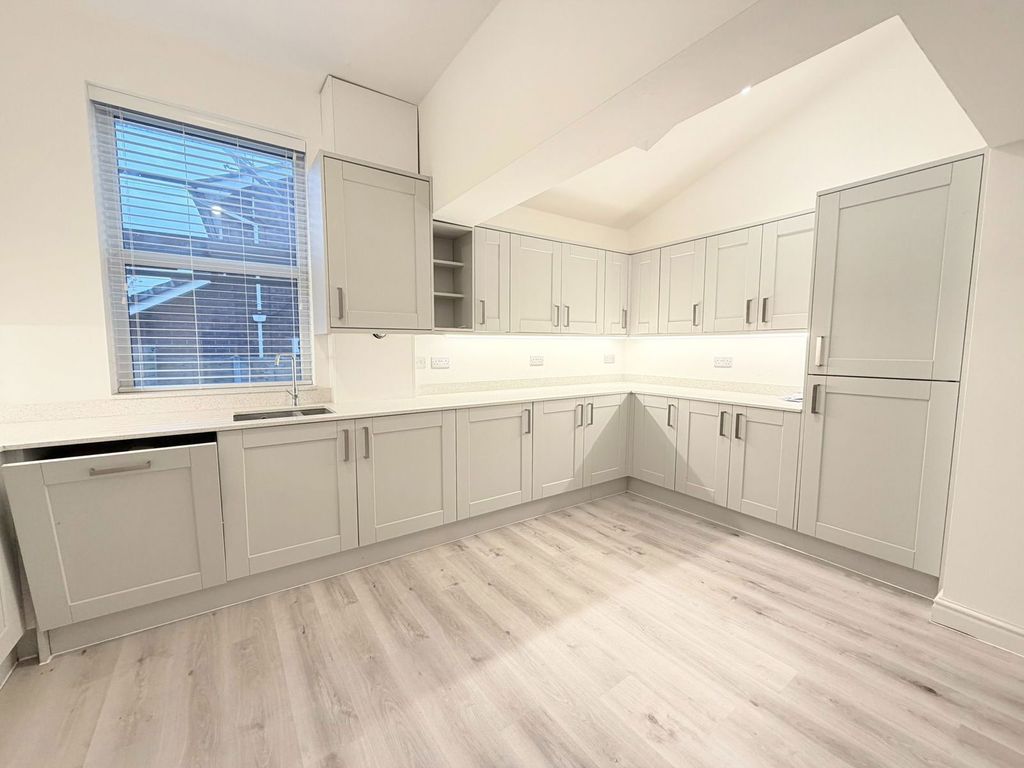 Property photo 2 of 30