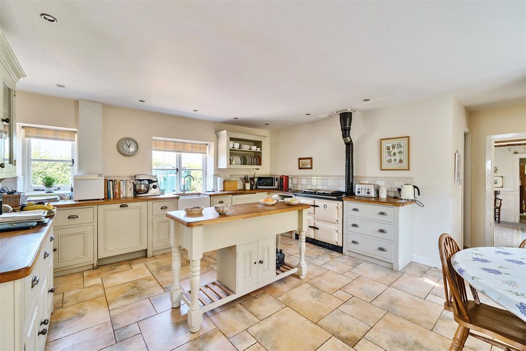 Property photo 3 of 29 Kitchen Breakfast Room