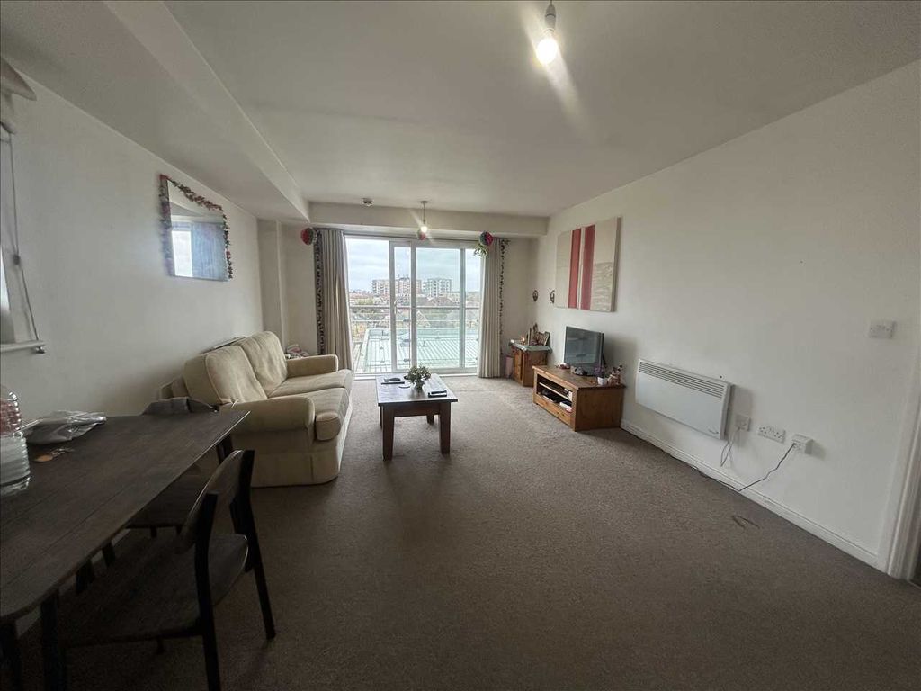 Property photo 2 of 8