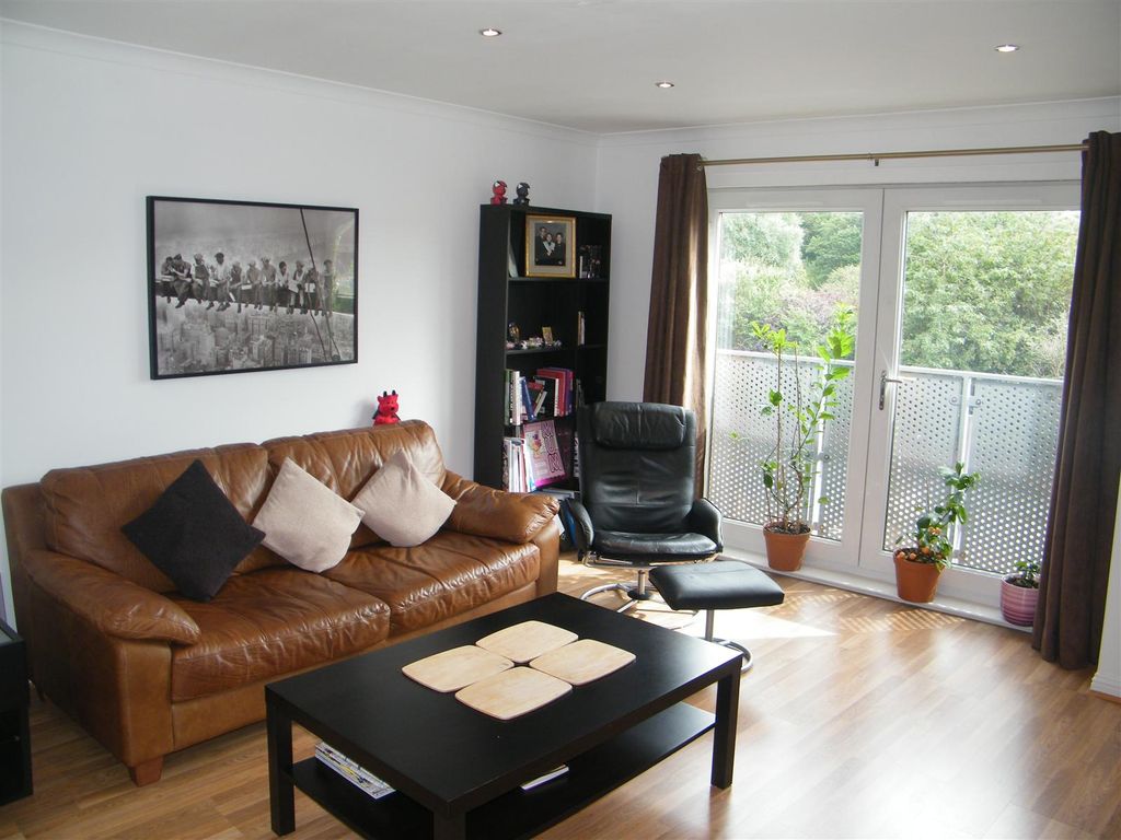 Property photo 2 of 6 Lounge