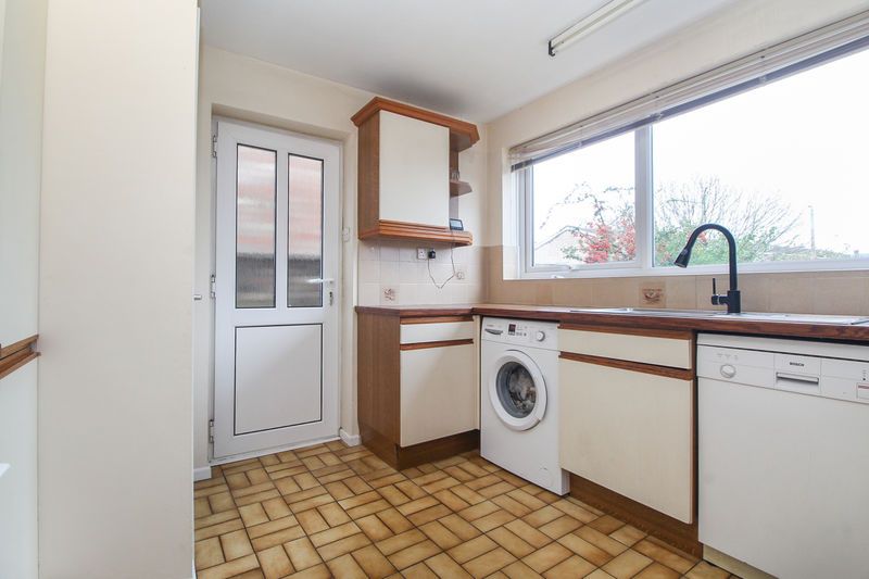 Property photo 3 of 17 Kitchen