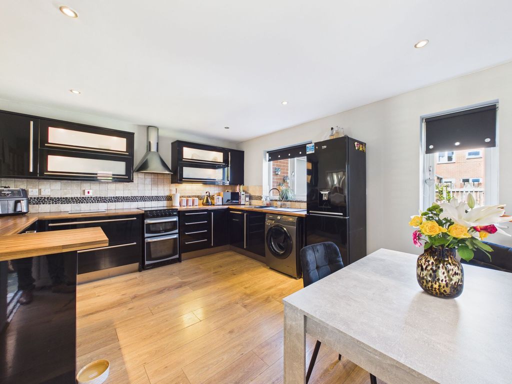 Property photo 2 of 15 Dining Kitchen