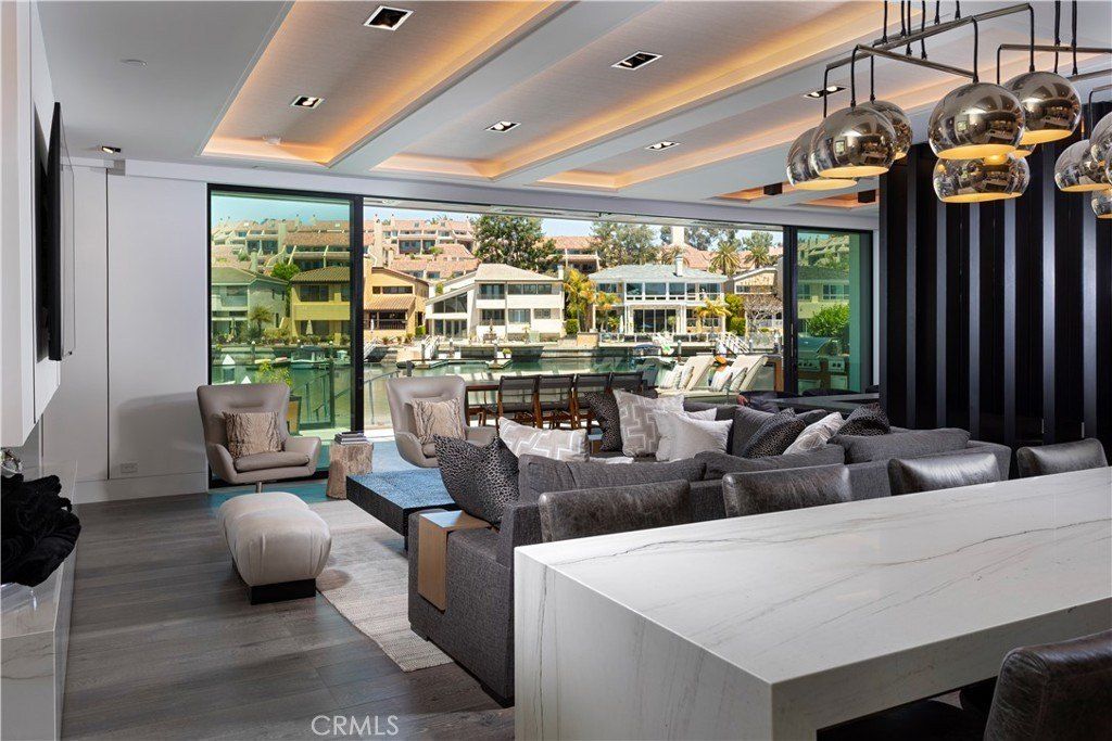 Property photo 2 of 45