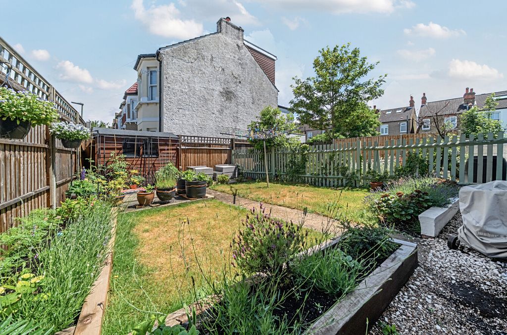 Property photo 3 of 21 1469017-1-6A1Ece3...