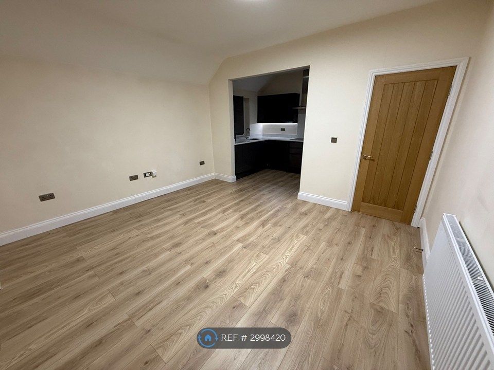 Property photo 2 of 11 Living Room/Kitchen