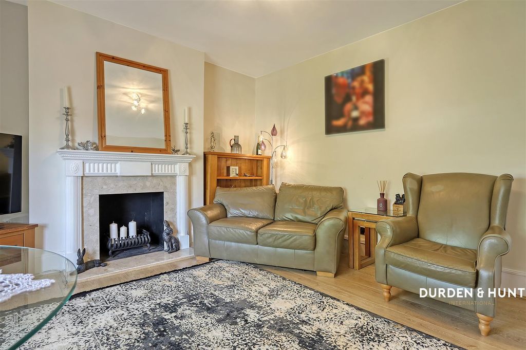Property photo 2 of 19 New Wanstead