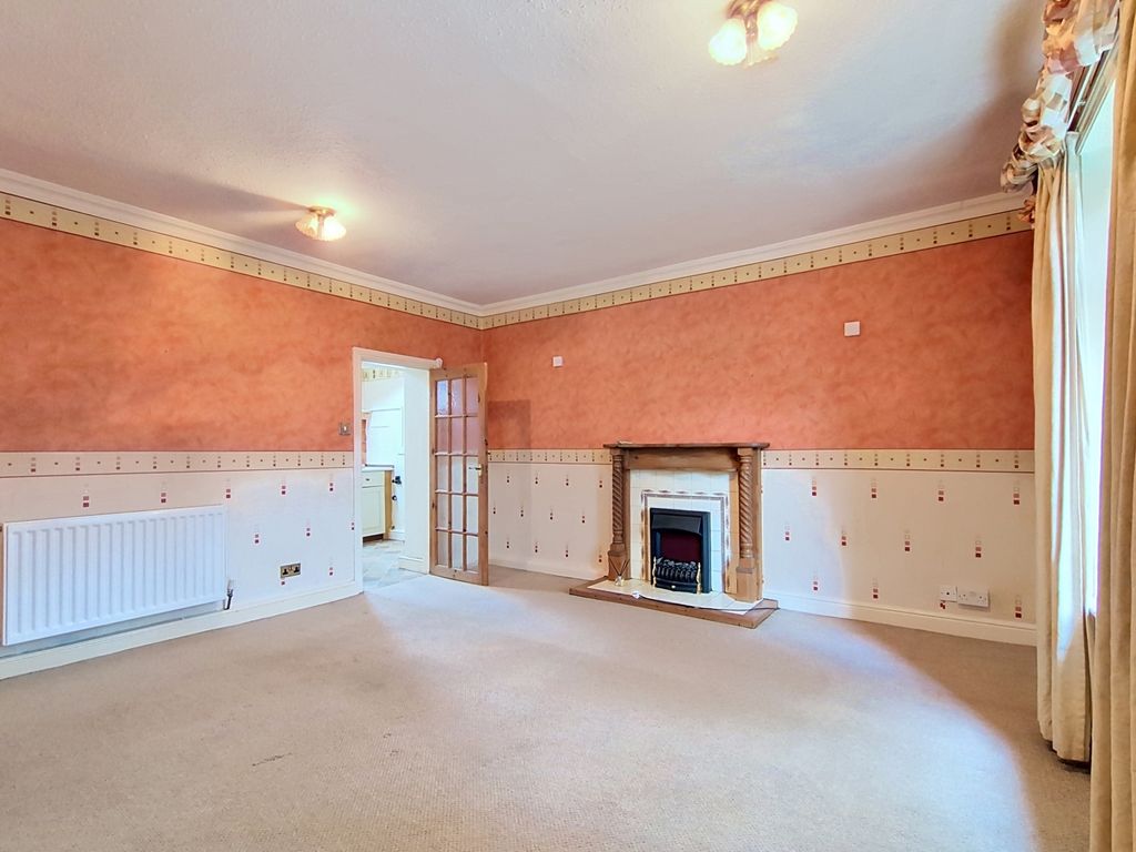 Property photo 2 of 9 16-Cliffe-Lane_00003
