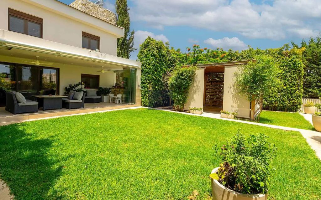 Property photo 2 of 14