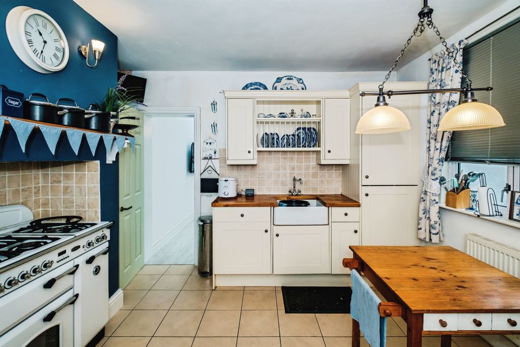 Property photo 3 of 28