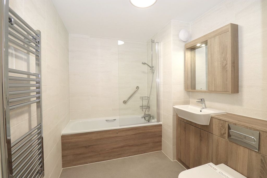 Additional image 11 of 1 bed property for saleVictoria Road, Farnborough GU14