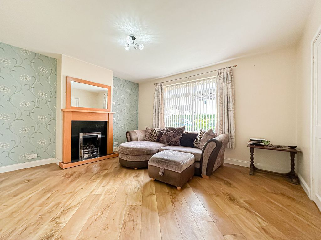 Property photo 2 of 27
