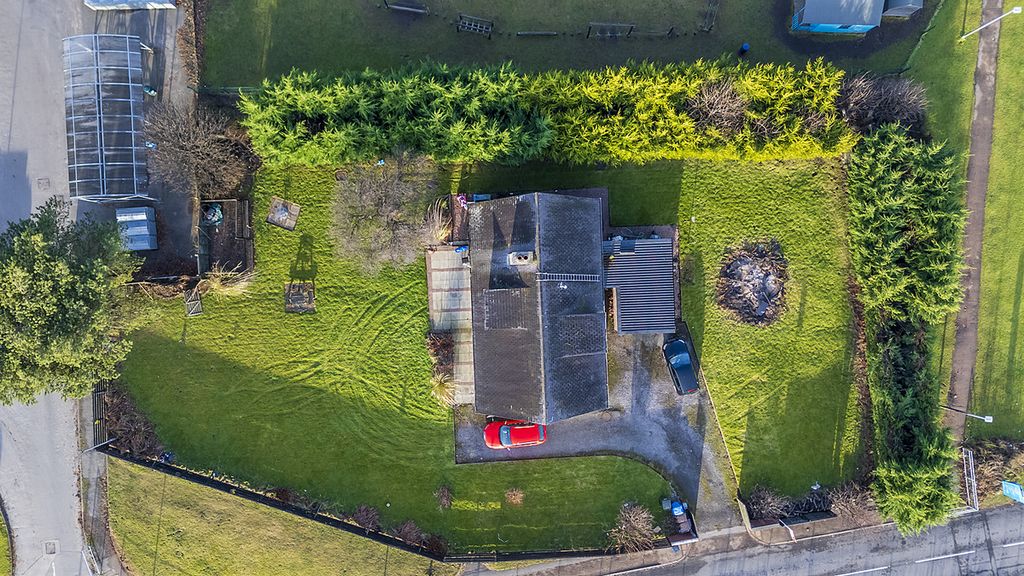 Property photo 2 of 43