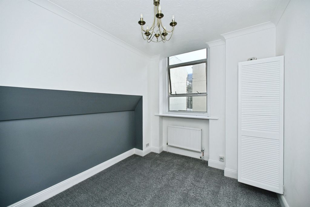 Property photo 3 of 18 Image