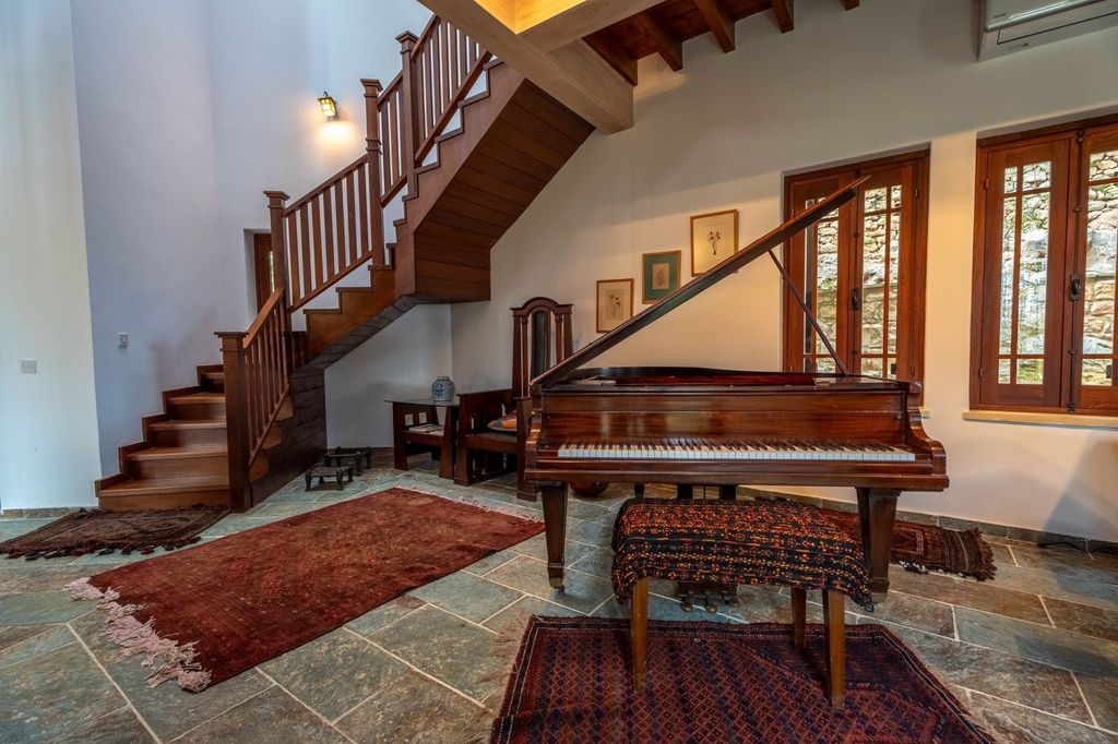 Property photo 3 of 39