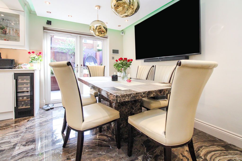 Property photo 3 of 31 Dining Area
