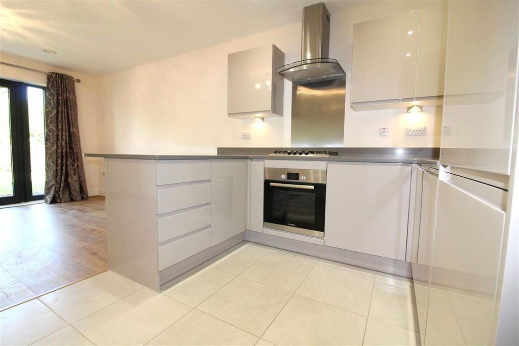 Property photo 3 of 8 Kitchen