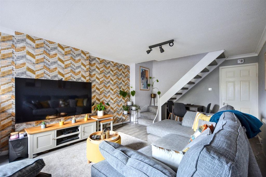 Property photo 2 of 14 Lounge