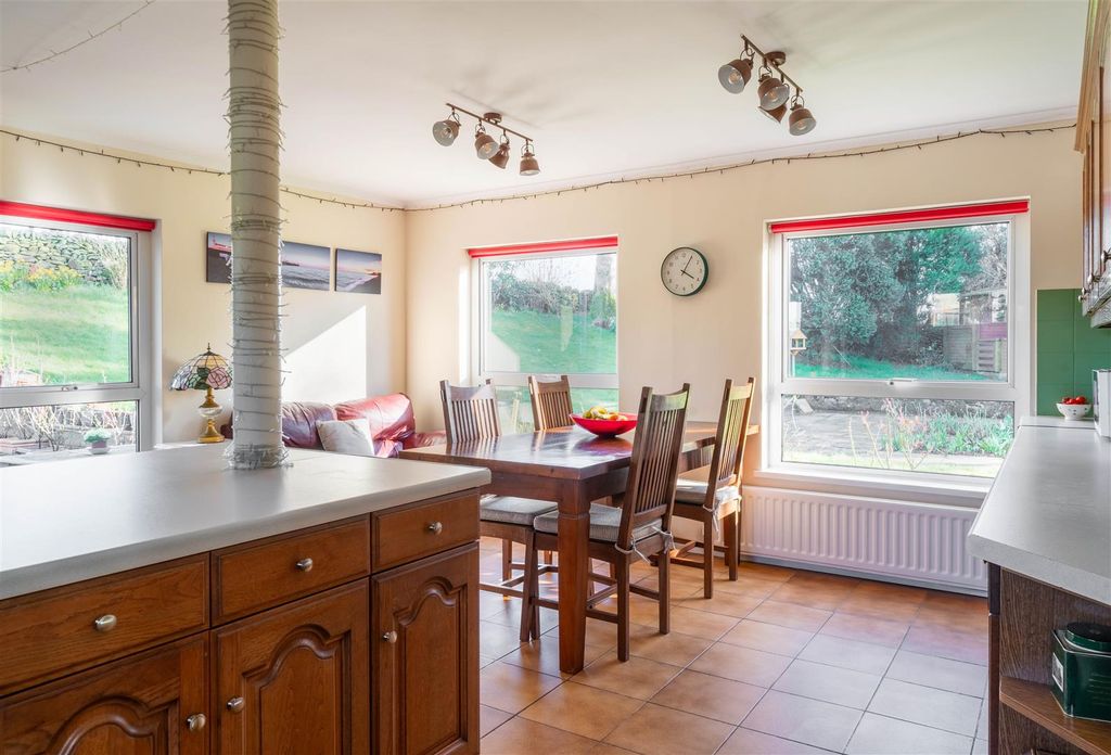 Property photo 3 of 76 Kitchen.Jpg