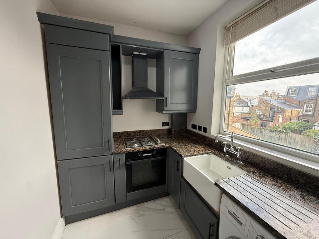 Property photo 1 of 11 Kitchen