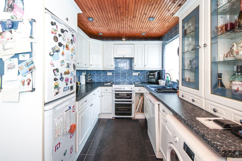 Property photo 3 of 16 Kitchen