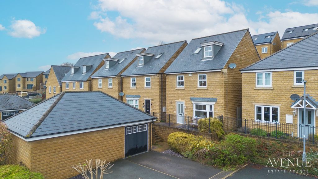 Property photo 2 of 57 4665704