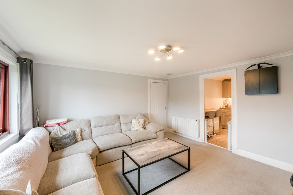 2 bed flat for saleQueens Road, Comrie PH6 photo 5