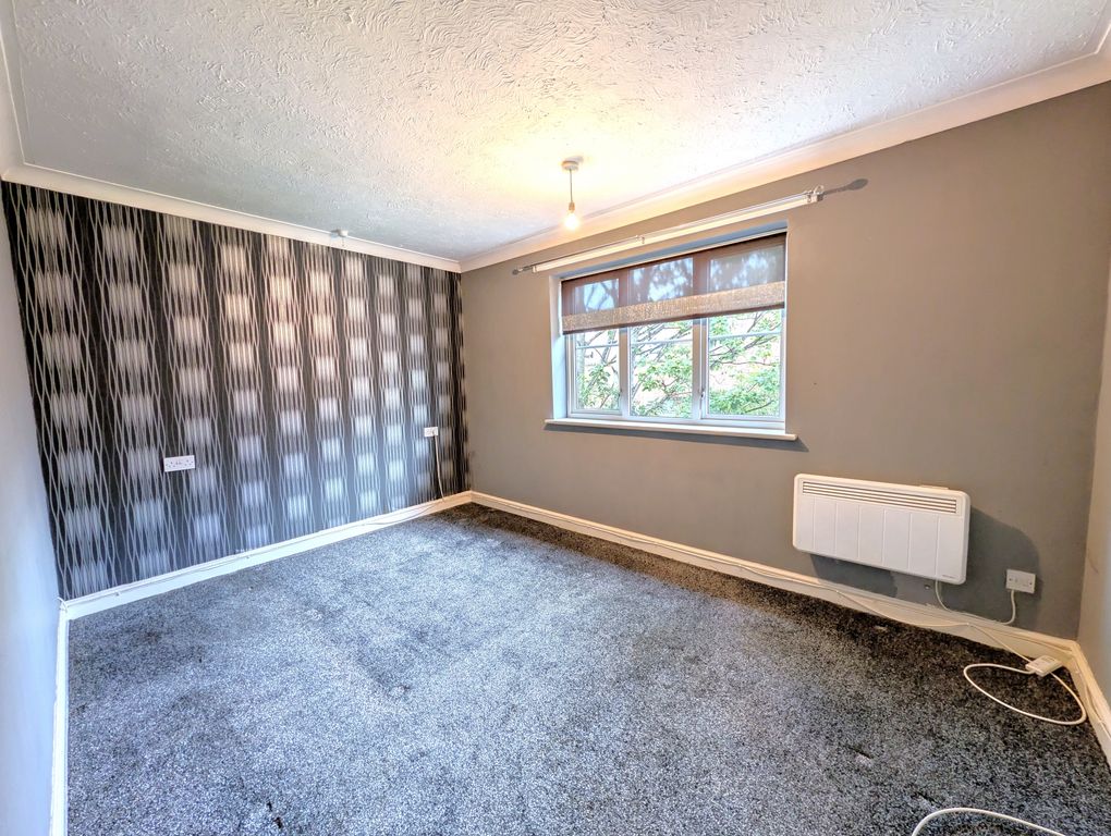 Property photo 3 of 6 Bedroom
