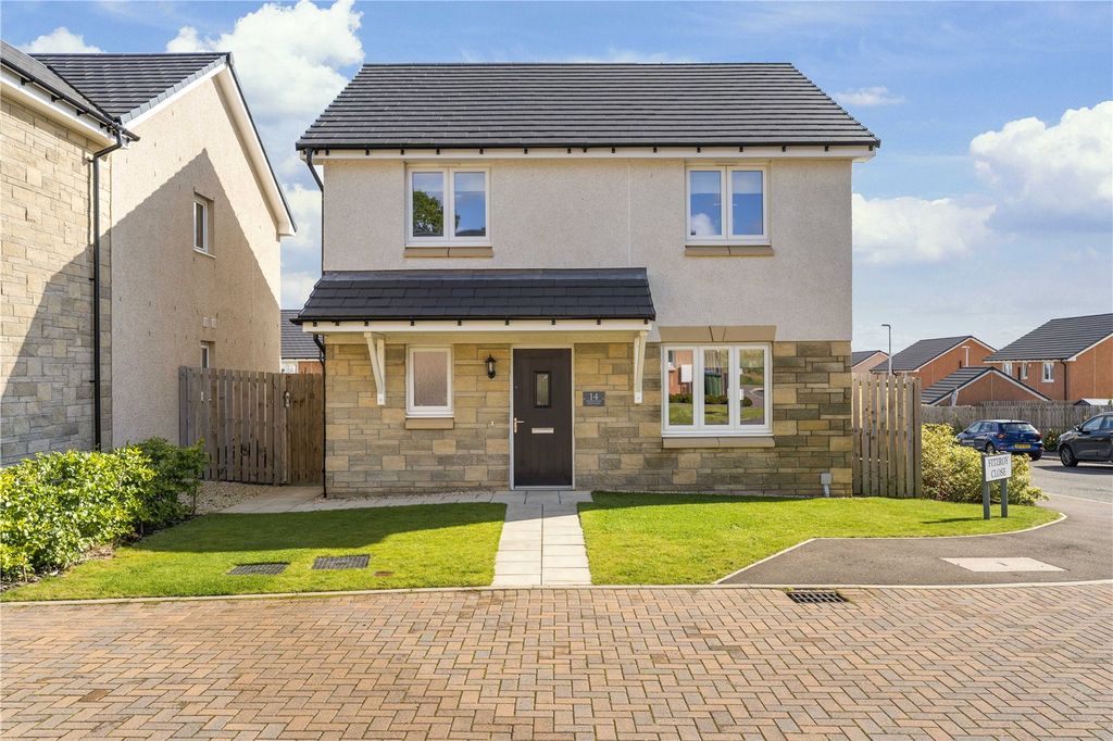 Property photo 1 of 27 Fitzroy Close